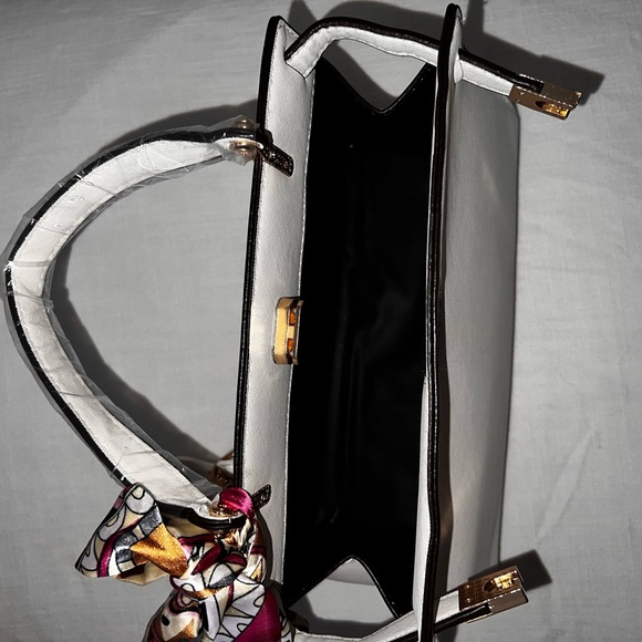 White brandnew none branded purse - Picture 6 of 10